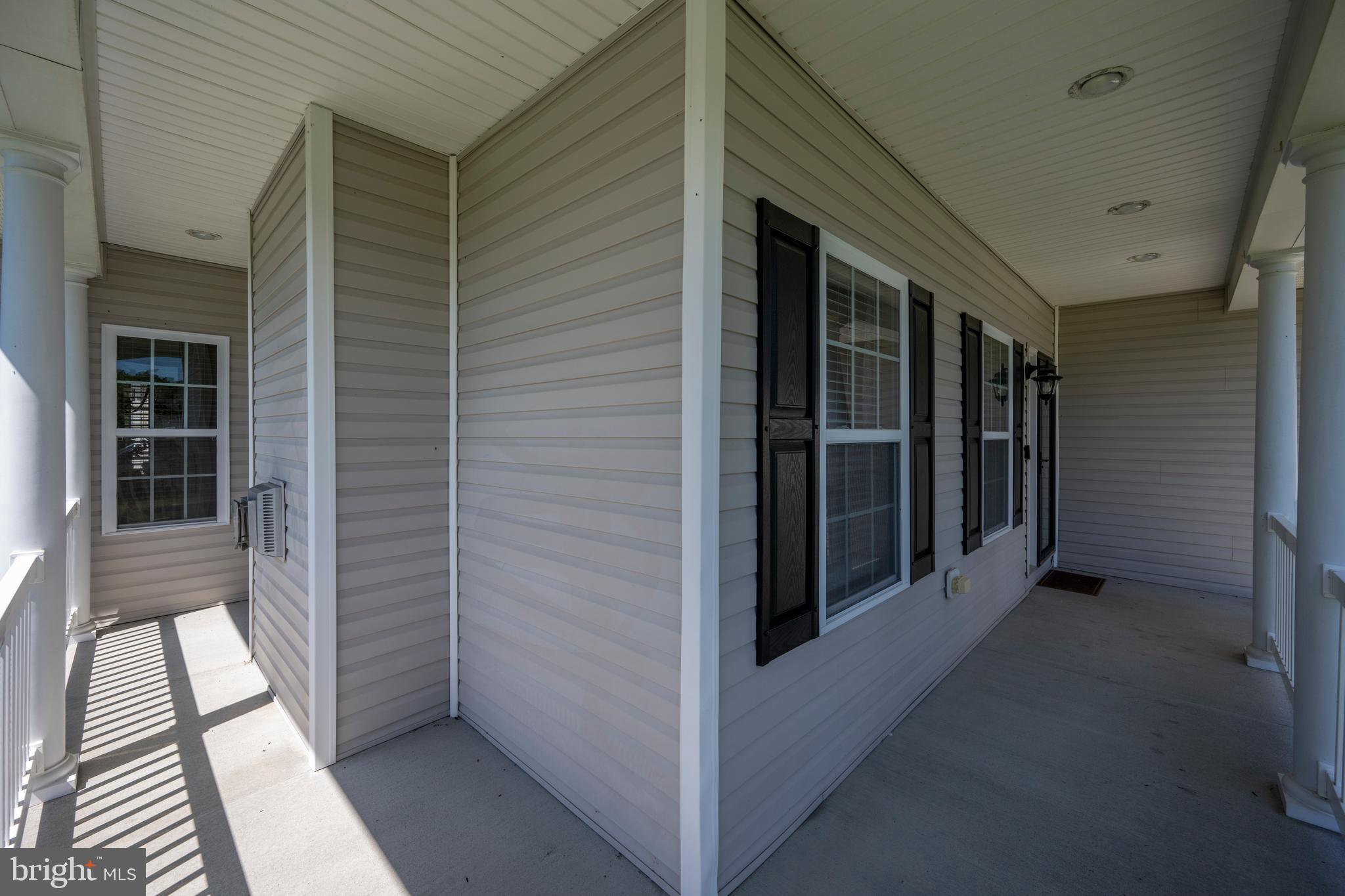 10333 Strawberry Point Delmar, DE 19940 - Photo 5 of 34 FRONT PORCH