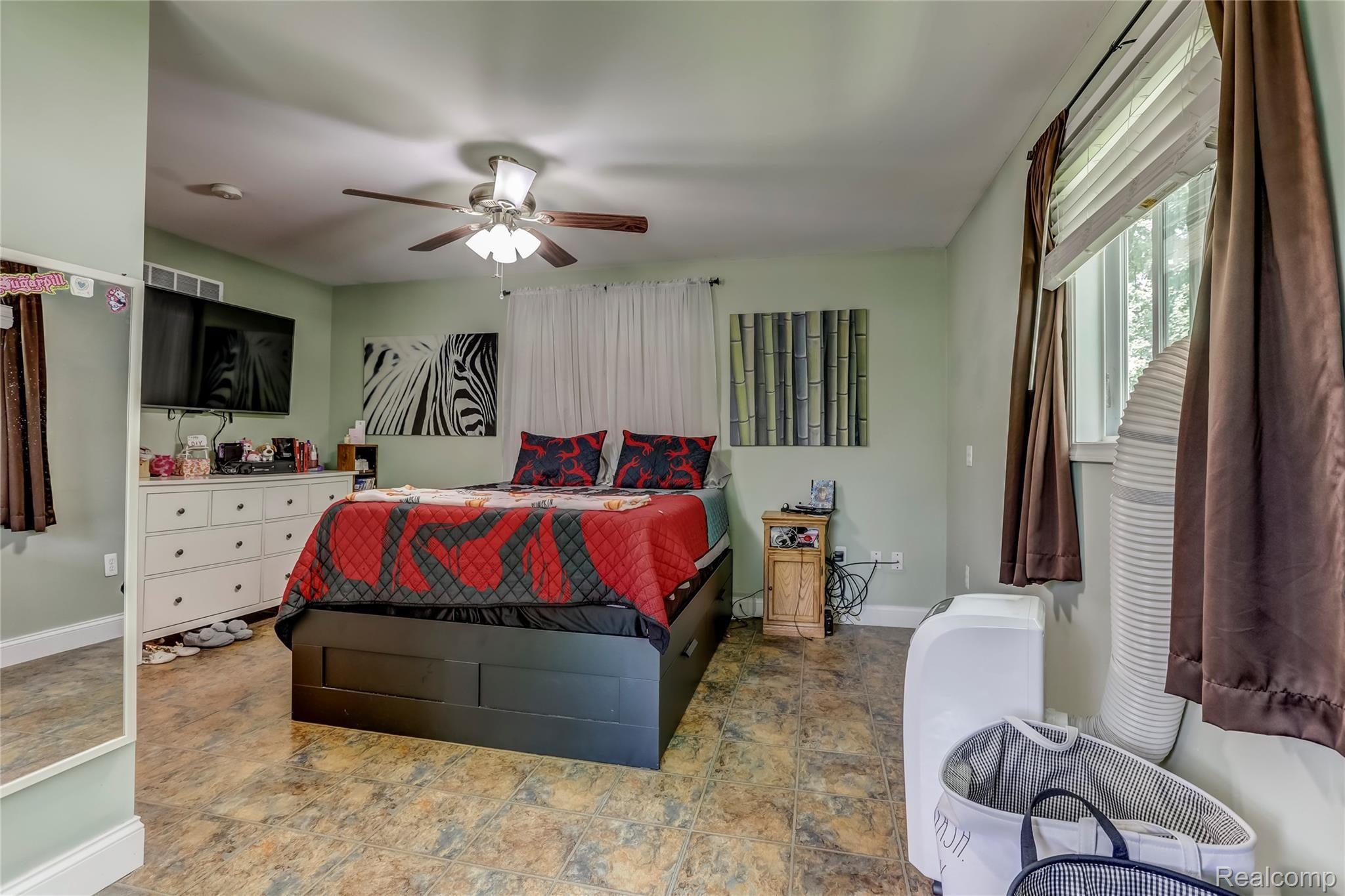50765 Cedargrove Road Utica, MI 48317 - Photo 19 of 22 50765 Cedargrove Road, Shelby Charter Township, MI-23-FULL.jpg