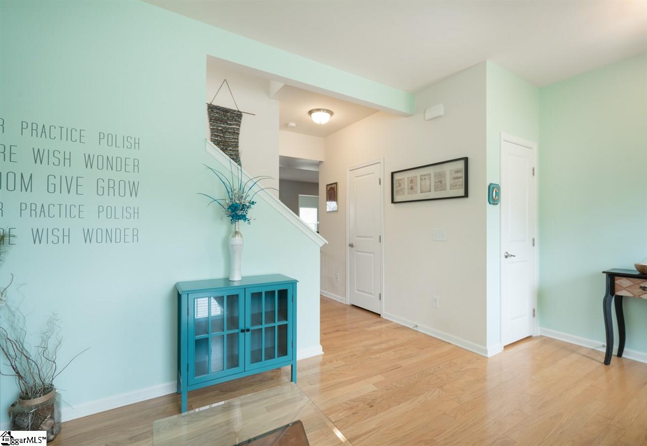 203 Shale Court Greenville, SC 29607 - Photo 3 of 25 Gallery Image 3