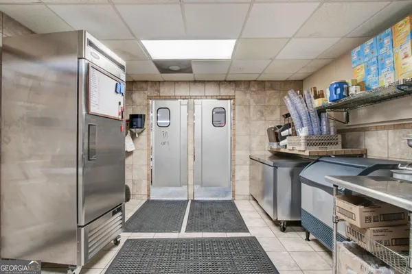 a close view of sink and tap