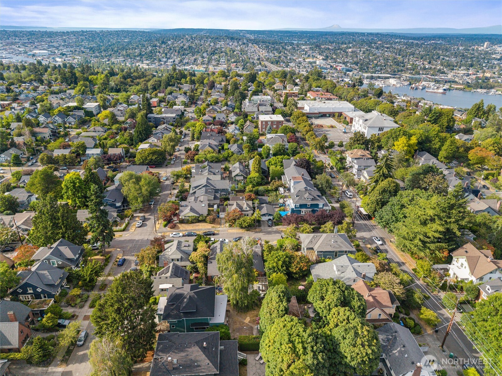 360 Howe Street Seattle, WA 98109 - Photo 38 of 39 Gallery Image 38