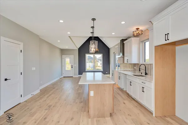 $844,000 | 16441 Kayla Drive, Lemont, IL 60439