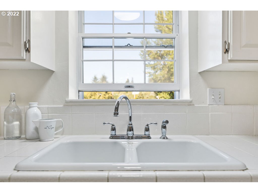 4460 Southwest Scholls Ferry Road, Unit 30 Portland, OR 97225 - Photo 8 of 28 Gallery Image 8