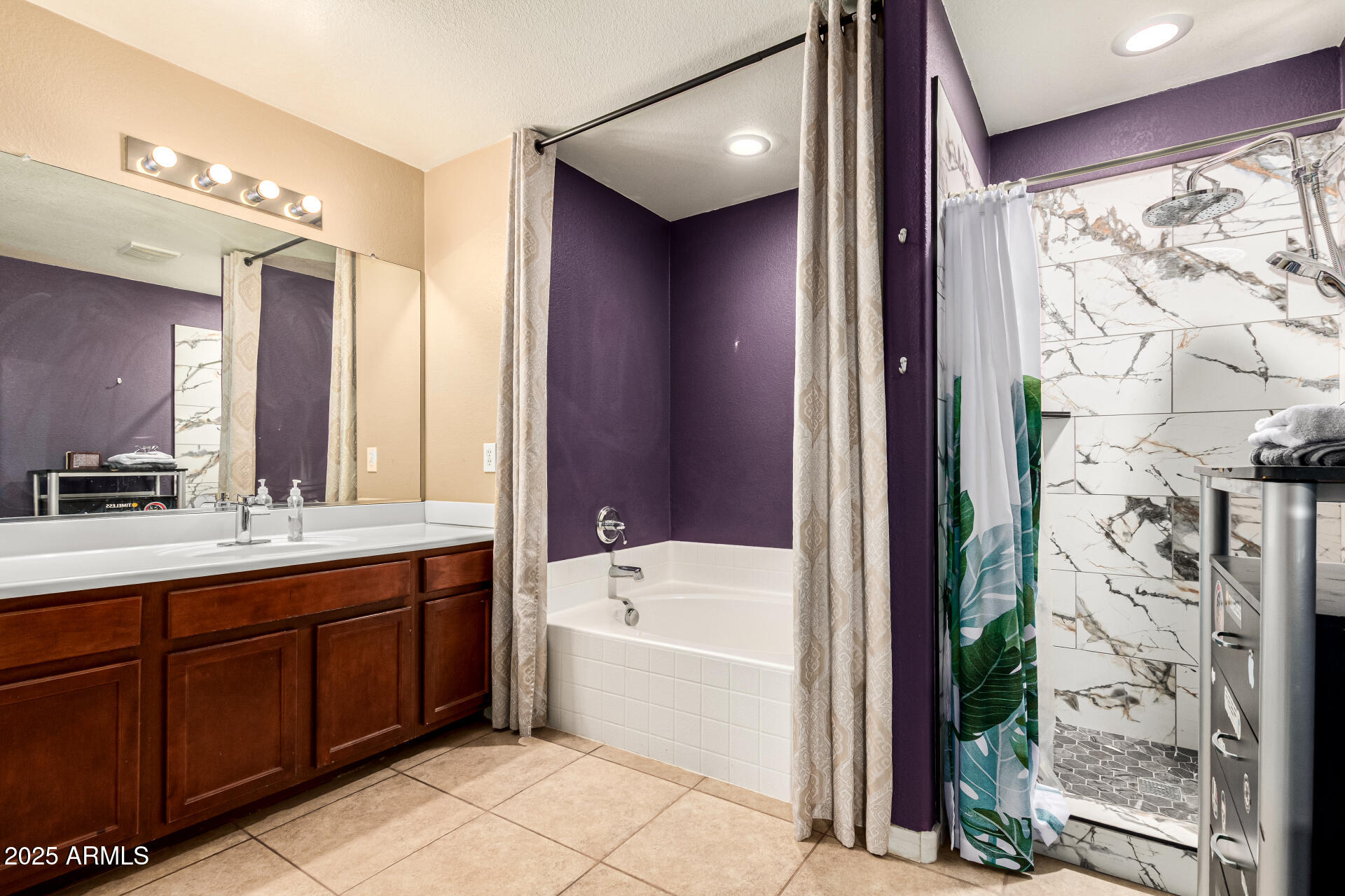 18586 North Lariat Road Maricopa, AZ 85138 - Photo 4 of 16 a bathroom with a tub sink and mirror