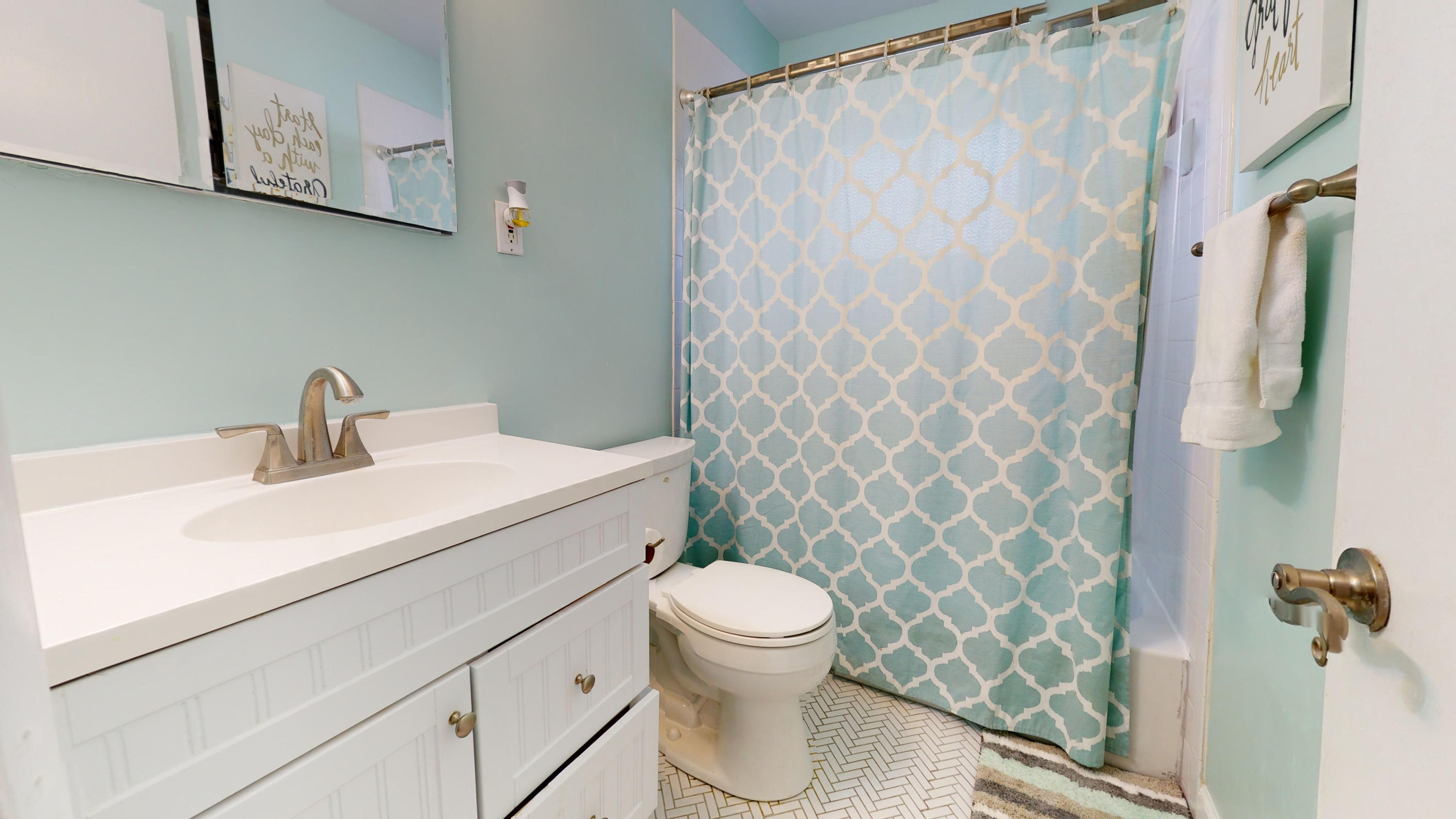 9 Robalo Court North Palm Beach, FL 33408 - Photo 5 of 10 Bathroom