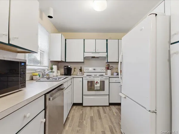 $2,600 | 177 Heritage Hills, Unit A, Somers, NY 10589