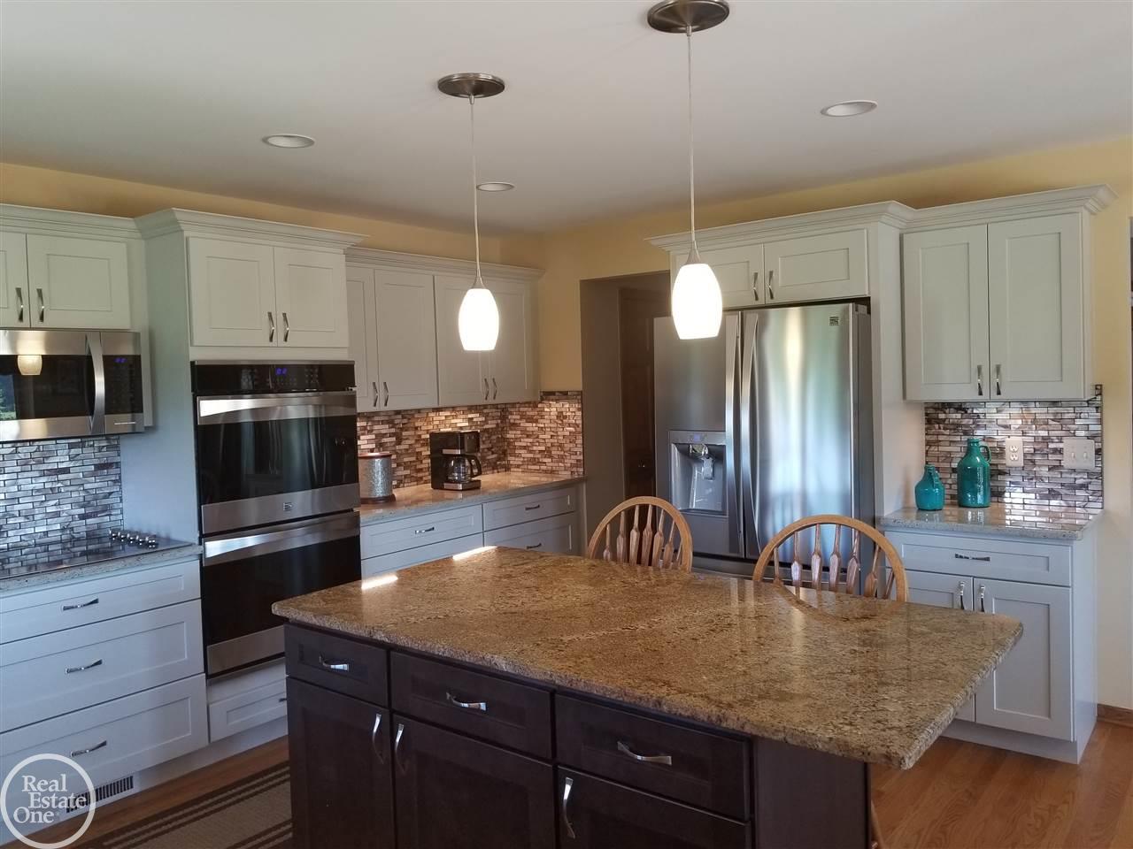 32498 Armada Ridge Road Richmond, MI 48062 - Photo 8 of 40 31326417-7.JPG