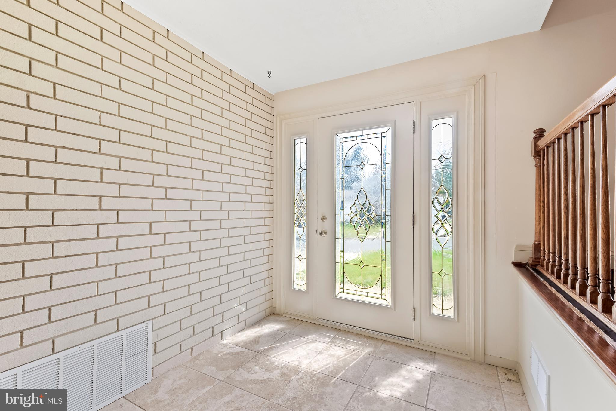 947 Beaverbank Circle Towson, MD 21286 - Photo 2 of 63 a view of an empty room and window