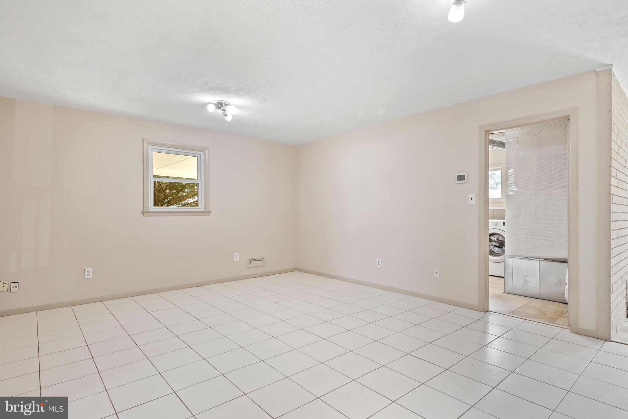 947 Beaverbank Circle Towson, MD 21286 - Photo 38 of 63 a view of an empty room and a bathroom