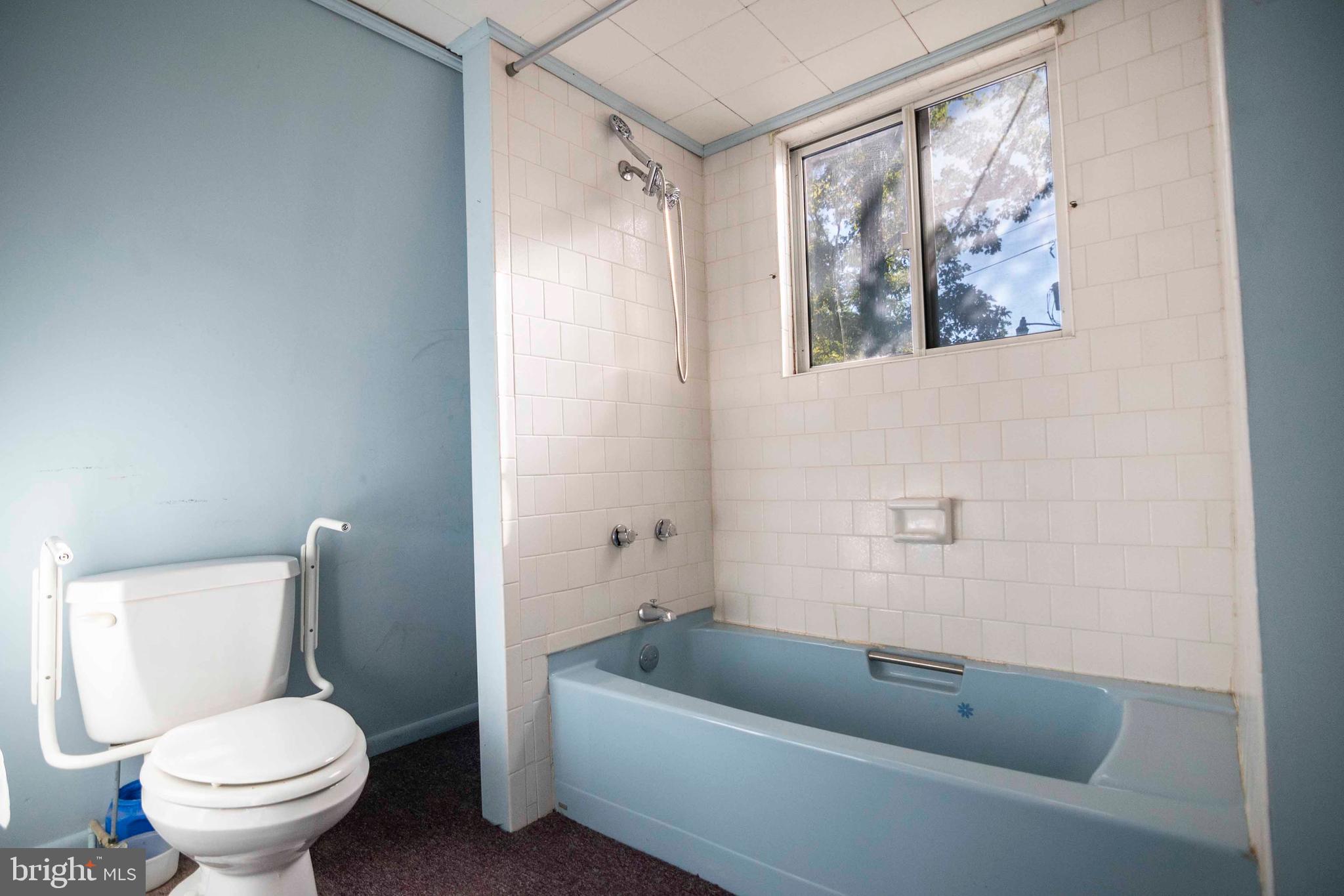 458 Hobbs Knob Road Front Royal, VA 22630 - Photo 31 of 94 a bathroom with a toilet and tub