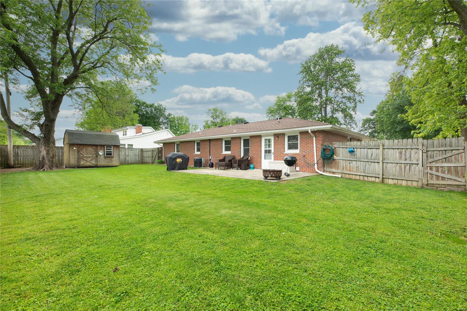 205 Edwin Street Brighton, IL 62012 - Photo 3 of 28 Gallery Image 3