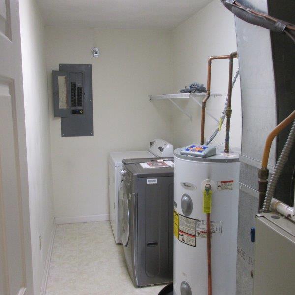8220 Barrens Road Roanoke, VA 24019 - Photo 20 of 26 Laundry