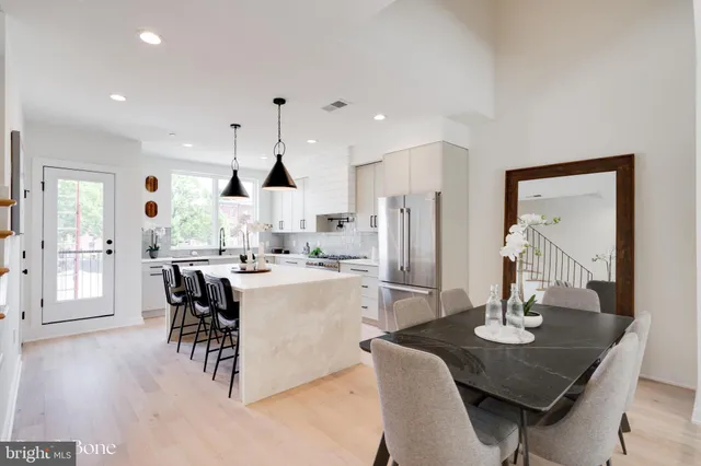 $1,050,000 | 950 North 6th Street, Philadelphia, PA 19123