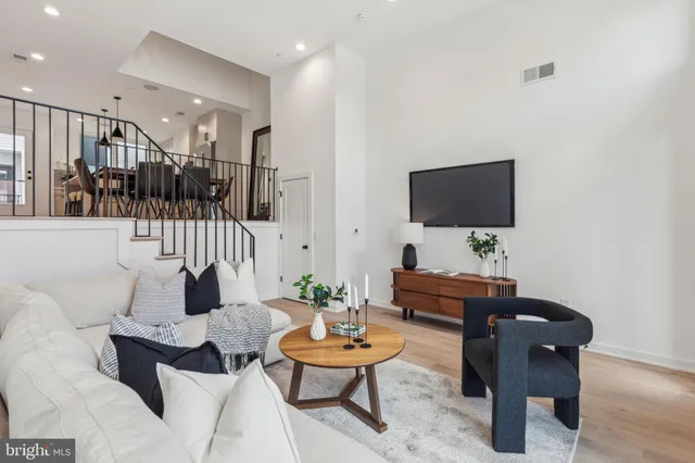 $1,050,000 | 950 North 6th Street, Philadelphia, PA 19123