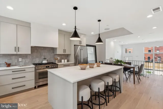 $1,050,000 | 950 North 6th Street, Philadelphia, PA 19123