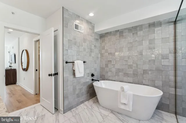 $1,050,000 | 950 North 6th Street, Philadelphia, PA 19123