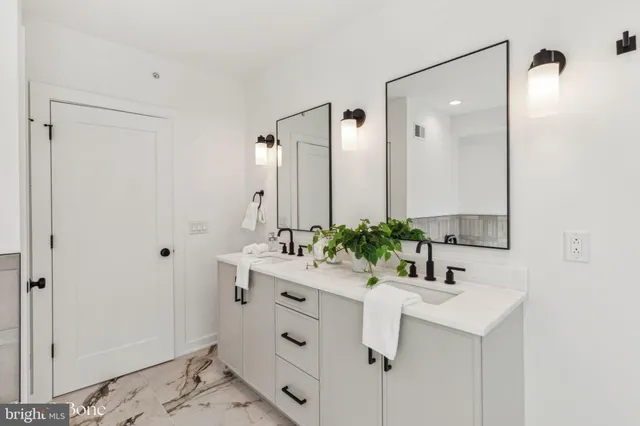 $1,050,000 | 950 North 6th Street, Philadelphia, PA 19123