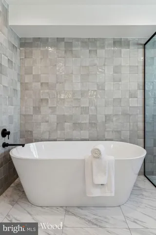 $1,050,000 | 950 North 6th Street, Philadelphia, PA 19123