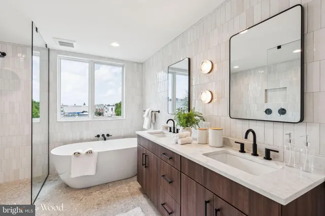 $1,050,000 | 950 North 6th Street, Philadelphia, PA 19123