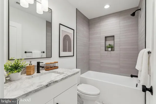 $1,050,000 | 950 North 6th Street, Philadelphia, PA 19123