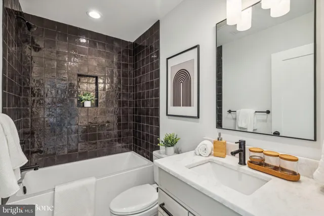 $1,050,000 | 950 North 6th Street, Philadelphia, PA 19123