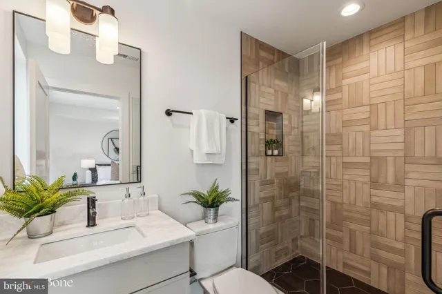 $1,050,000 | 950 North 6th Street, Philadelphia, PA 19123