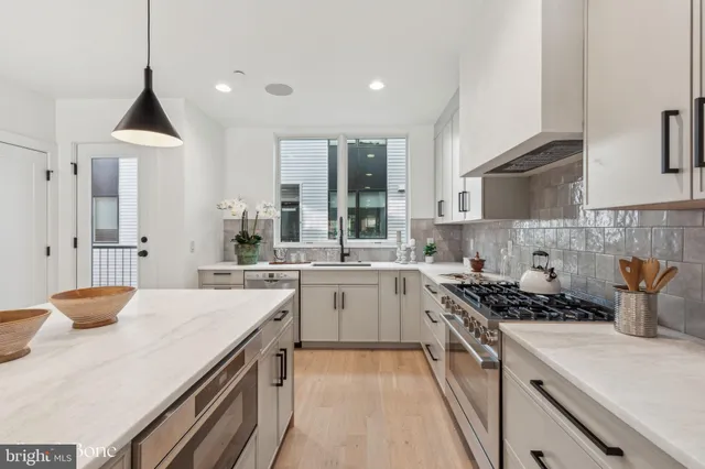 $1,050,000 | 950 North 6th Street, Philadelphia, PA 19123