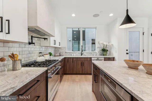 $1,050,000 | 950 North 6th Street, Philadelphia, PA 19123