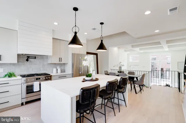 $1,050,000 | 950 North 6th Street, Philadelphia, PA 19123