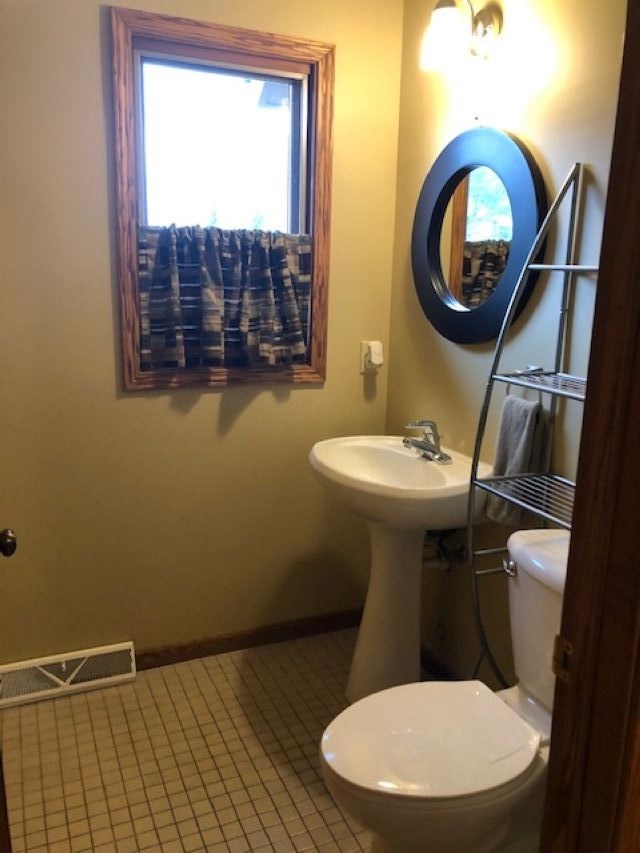 4151 Summerhill Road Traverse City, MI 49684 - Photo 15 of 39 1874182-14.JPG