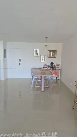 $3,800 | 200 Southeast 15th Road, Unit 8J, Miami, FL 33129