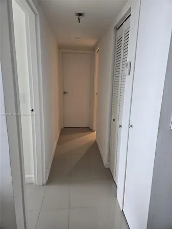 $3,800 | 200 Southeast 15th Road, Unit 8J, Miami, FL 33129