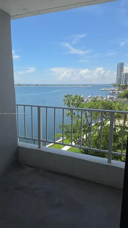 $3,800 | 200 Southeast 15th Road, Unit 8J, Miami, FL 33129