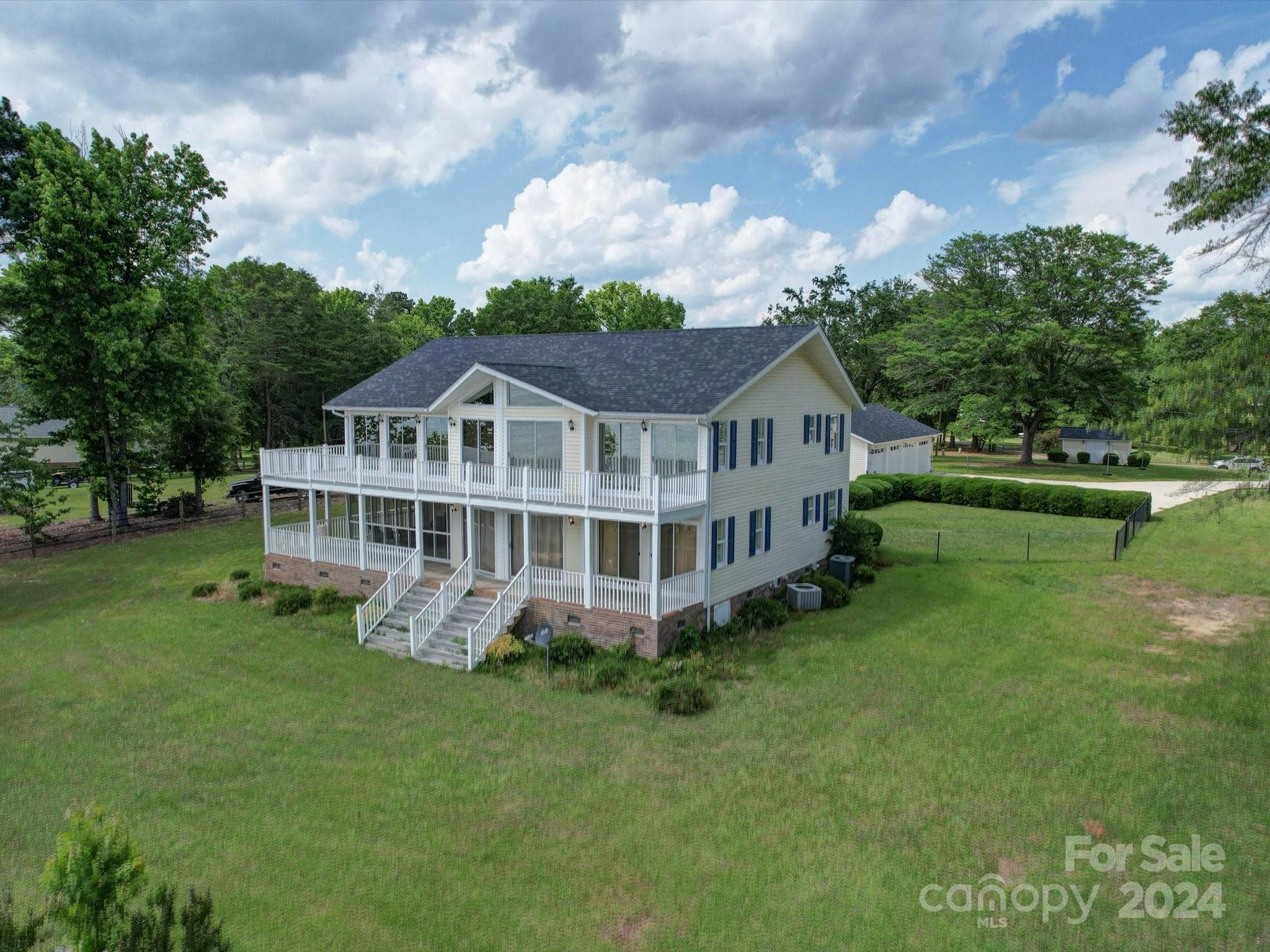 2439 Singleton Point Liberty Hill, SC 29074 - Photo 4 of 44 Gallery Image 4