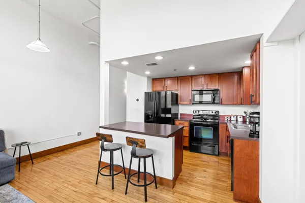 $225,000 | 600 Broadway Avenue Northwest, Unit 203, Grand Rapids, MI 49504