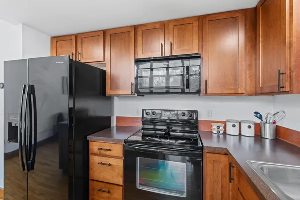 $225,000 | 600 Broadway Avenue Northwest, Unit 203, Grand Rapids, MI 49504