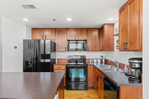 $225,000 | 600 Broadway Avenue Northwest, Unit 203, Grand Rapids, MI 49504