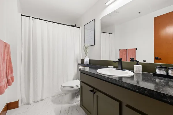 $225,000 | 600 Broadway Avenue Northwest, Unit 203, Grand Rapids, MI 49504