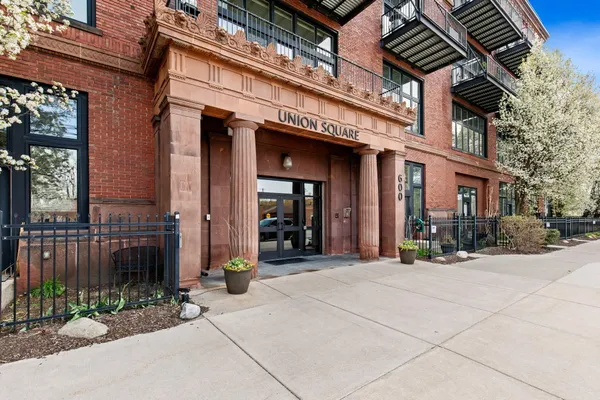 $225,000 | 600 Broadway Avenue Northwest, Unit 203, Grand Rapids, MI 49504