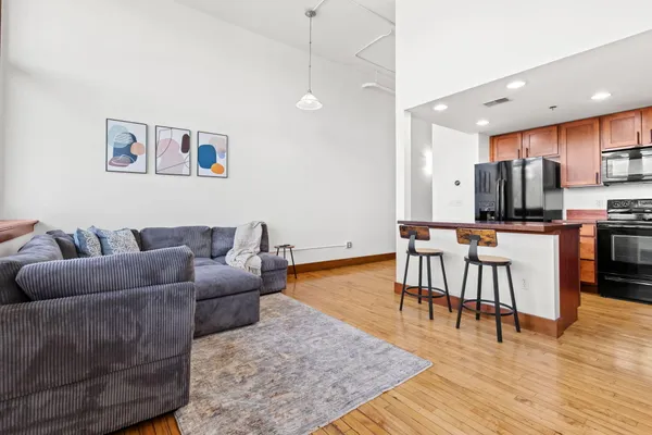 $225,000 | 600 Broadway Avenue Northwest, Unit 203, Grand Rapids, MI 49504