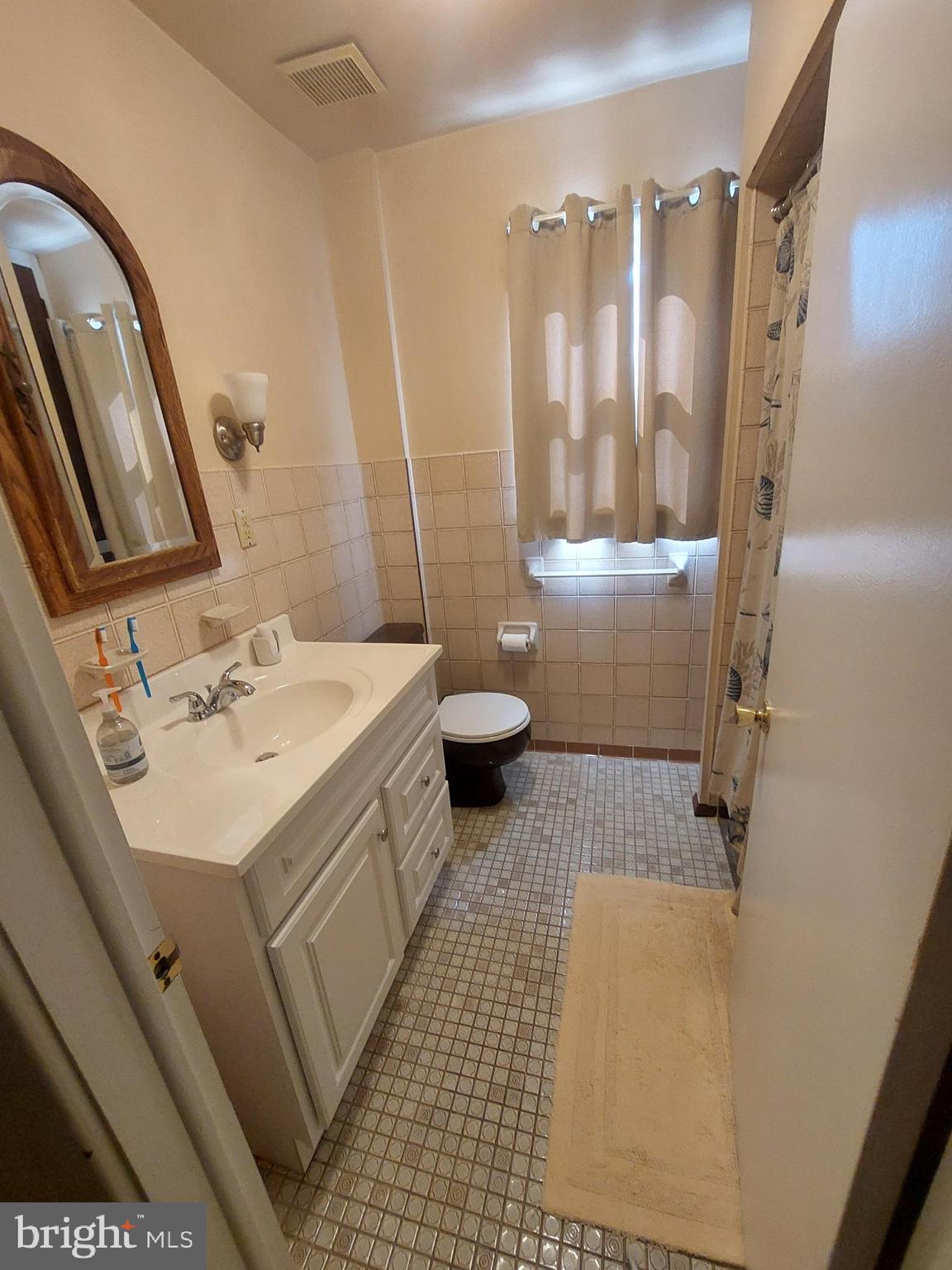 514 Bridgeboro Street Riverside, NJ 08075 - Photo 13 of 15 2nd floor Full bath