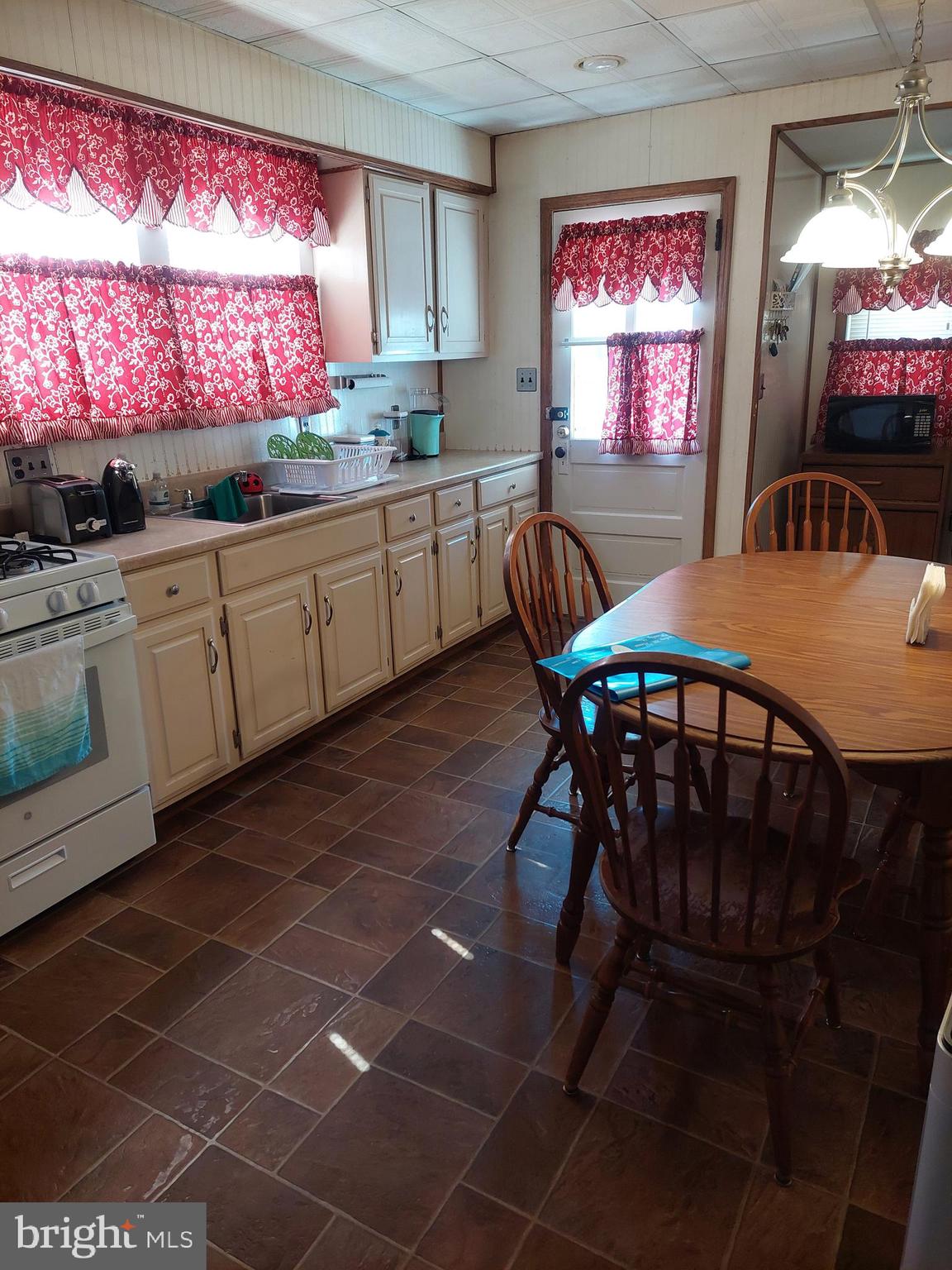 514 Bridgeboro Street Riverside, NJ 08075 - Photo 6 of 15 Large eat in country kitchen