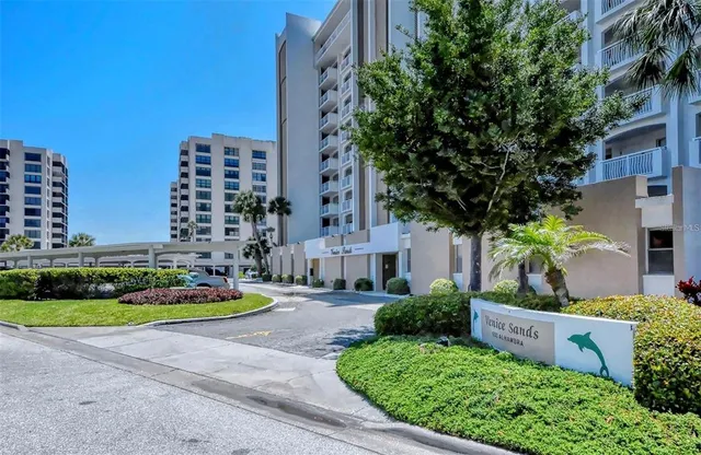 a view of a multi story building