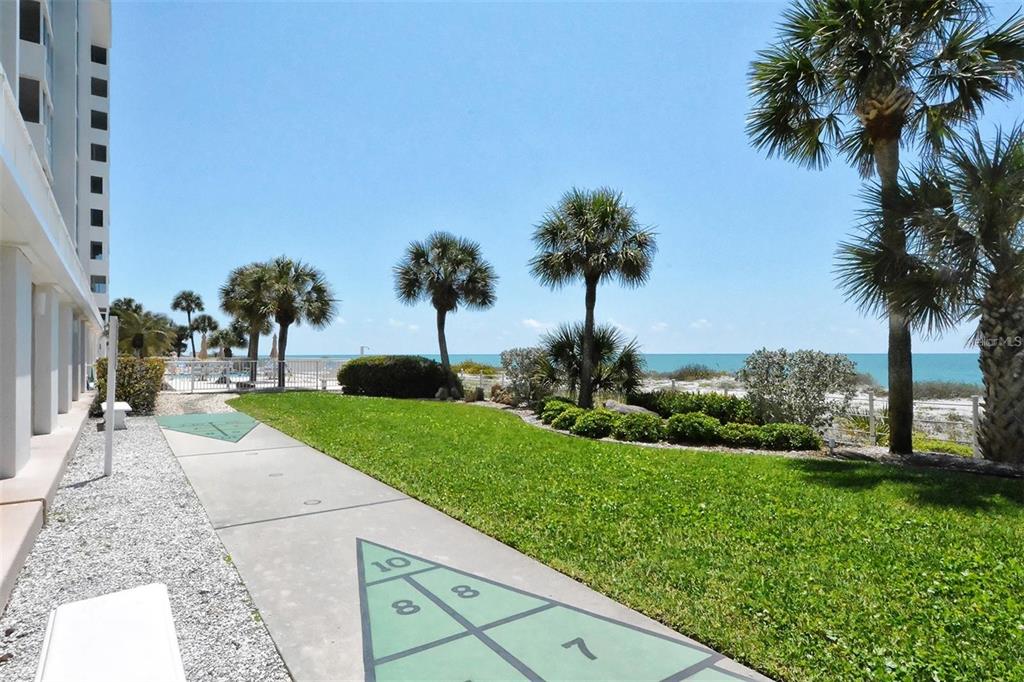 633 Alhambra Road, Unit 305 Venice, FL 34285 - Photo 7 of 43 a view of a backyard