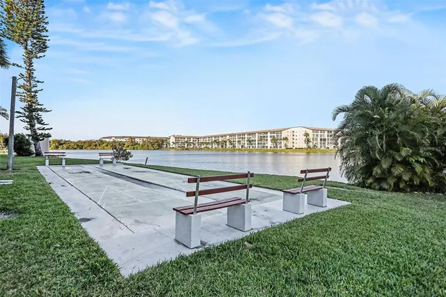 $60,000 | 3723 Lake Bayshore Drive, Unit H206, Bradenton, FL 34205