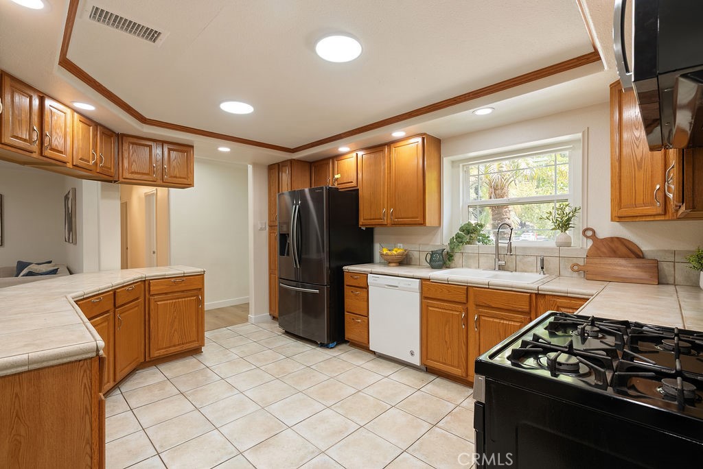 3920 Melody Lane Riverside, CA 92504 - Photo 7 of 39