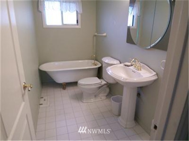 2720 Southeast 16th Street Renton, WA 98058 - Photo 5 of 10 Gallery Image 5