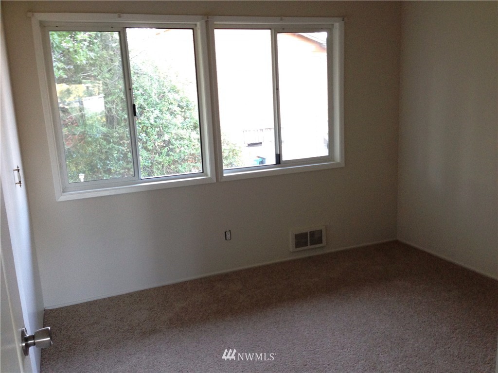 2720 Southeast 16th Street Renton, WA 98058 - Photo 9 of 10 Gallery Image 9