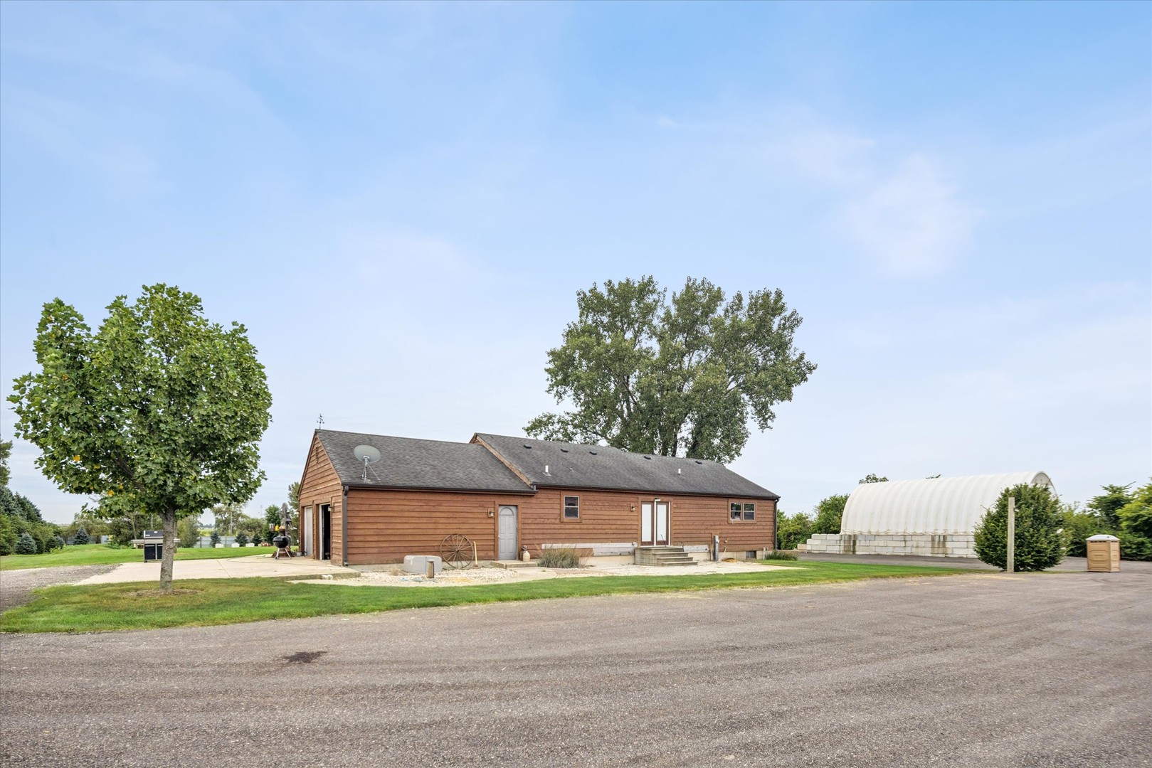 1451 Johnson Road Oswego, IL 60543 - Photo 4 of 42 Gallery Image 4