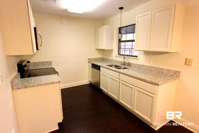 11 Azalea Court Fairhope, AL 36532 - Photo 11 of 17 Kitchen